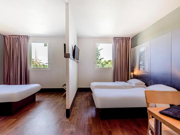 B&B HOTEL Besançon Chateaufarine : photo 1 de la chambre chambre quadruple