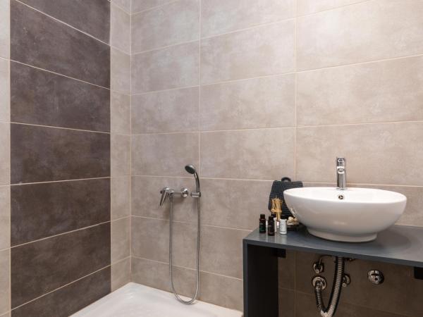 Local Hostel & Suites : photo 10 de la chambre bed in 8 female dorm