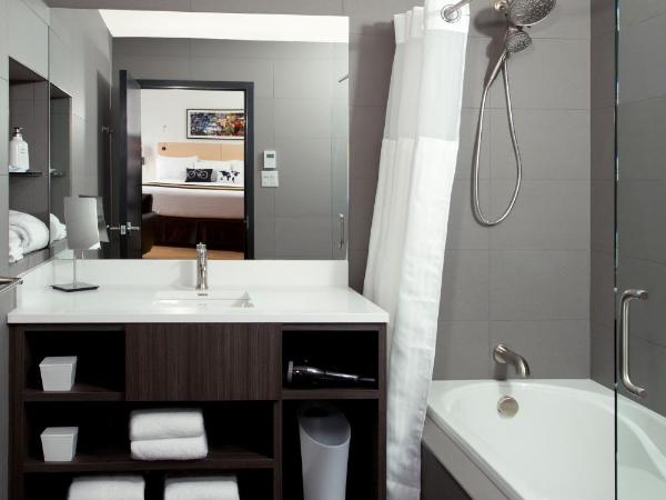 Hotel du Vieux Quebec : photo 8 de la chambre chambre lit king-size deluxe sans cheminée