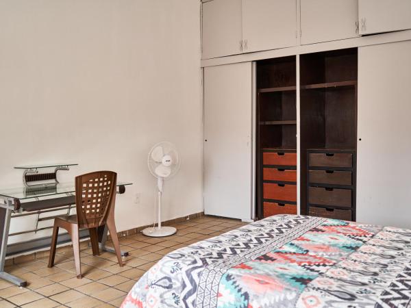 Hostal Americana : photo 8 de la chambre chambre double avec salle de bains commune