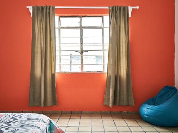 Hostal Americana : photo 7 de la chambre chambre double avec salle de bains commune