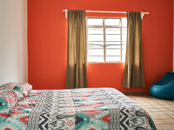 Hostal Americana : photo 10 de la chambre chambre double avec salle de bains commune