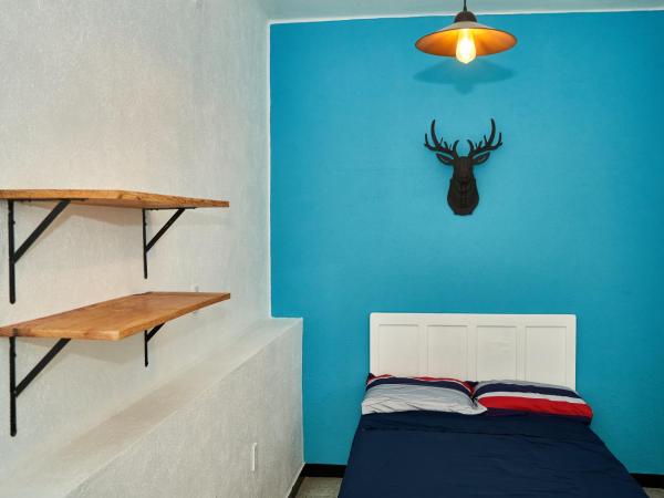 Hostal Americana : photo 4 de la chambre chambre double avec salle de bains commune