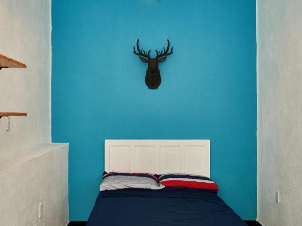 Hostal Americana : photo 2 de la chambre chambre double avec salle de bains commune