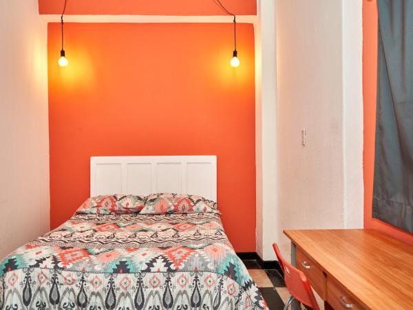 Hostal Americana : photo 2 de la chambre chambre double avec salle de bains privative