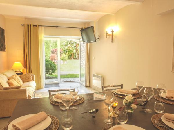 La Campagne St Lazare - Restaurant Chambres d'Hôtes Piscine & SPA : photo 4 de la chambre appartement - côté piscine