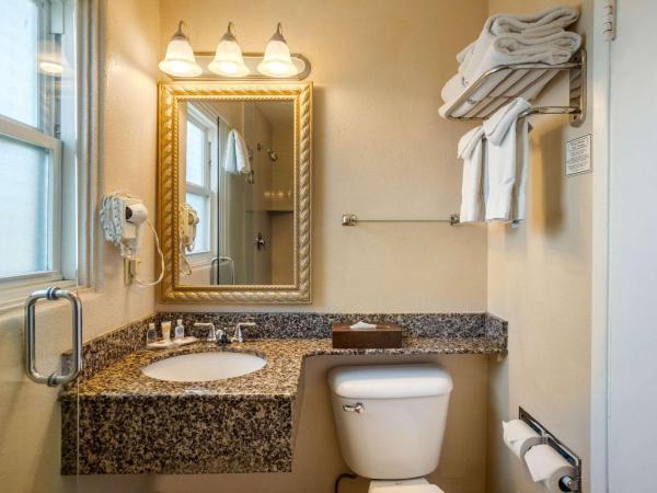 Comfort Inn San Diego Airport At The Harbor : photo 7 de la chambre standard room, 1 king bed and 1 double bed, non smoking   