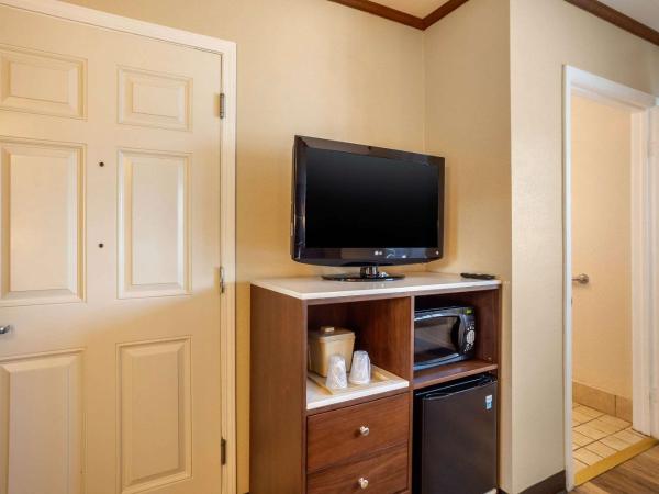 Comfort Inn San Diego Airport At The Harbor : photo 7 de la chambre chambre lit king-size pour personnes à mobilité réduite avec douche accessible en fauteuil roulant - non-fumeurs