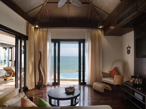 Rawi Warin Resort And Spa - SHA Extra Plus : photo 2 de la chambre villa front de mer avec piscine
