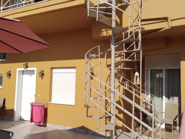 Souvlakis Pool Suites (S.P.S) : photo 5 de la chambre appartement avec balcon