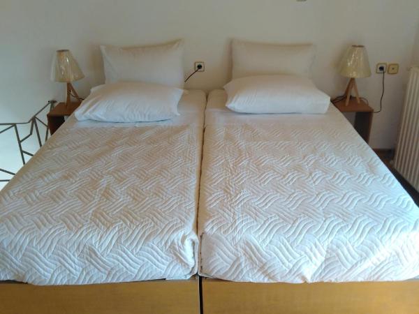 Souvlakis Pool Suites (S.P.S) : photo 2 de la chambre appartement avec balcon