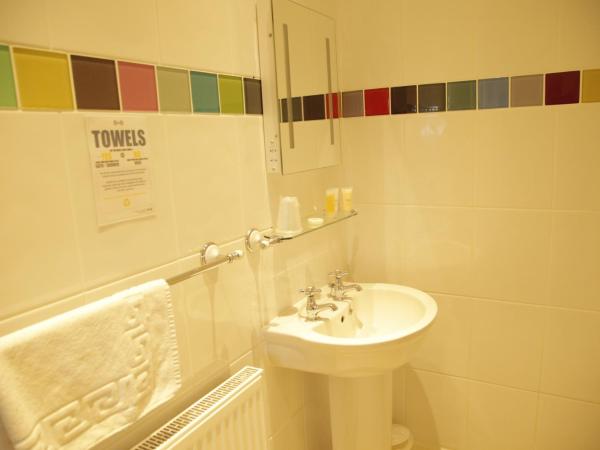 B+B York : photo 4 de la chambre chambre lits jumeaux pour personnes à mobilité réduite