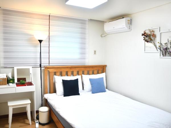 Dolma Hongdae : photo 9 de la chambre chambre double avec salle de bains commune