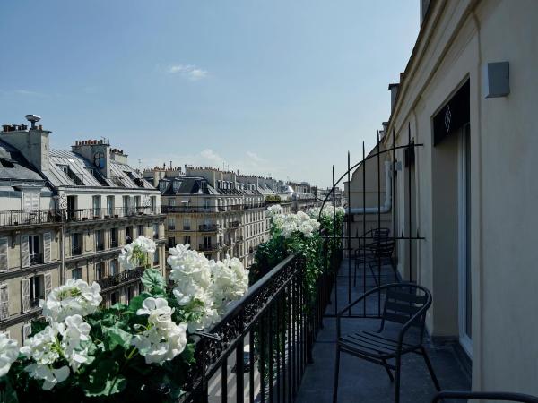 Roi de Sicile - Rivoli -- Luxury apartment hotel : photo 8 de la chambre appartement avec balcon