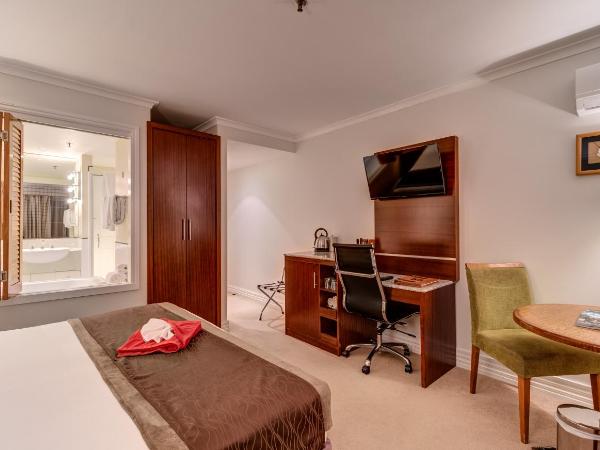 VR Rotorua Lake Resort : photo 2 de la chambre chambre lit king-size - vue sur lac