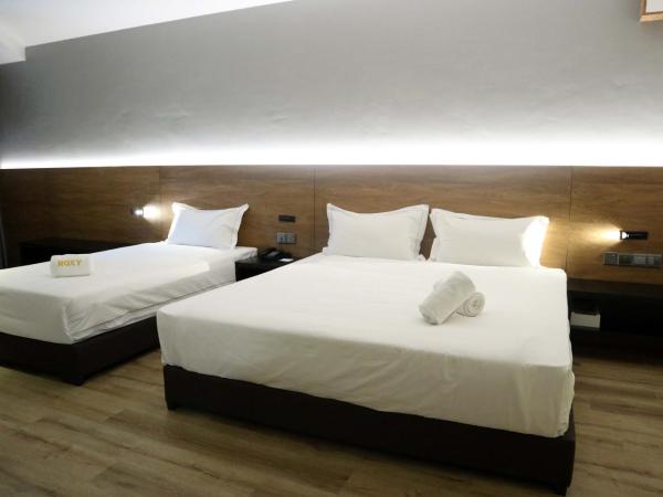 Roxy Hotel Padungan : photo 1 de la chambre chambre triple deluxe