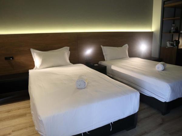 Roxy Hotel Padungan : photo 2 de la chambre chambre lits jumeaux deluxe