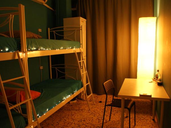 Acropolis View Dream : photo 2 de la chambre lit simple dans dortoir à 6 lits