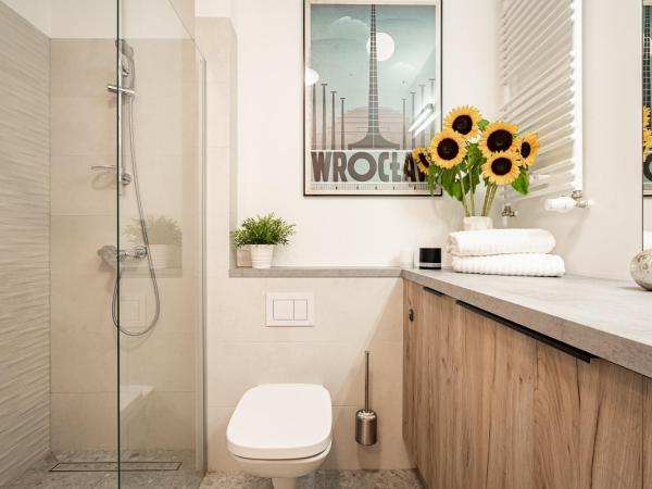 Art Apart River View Wrocław : photo 4 de la chambre appartement avec balcon