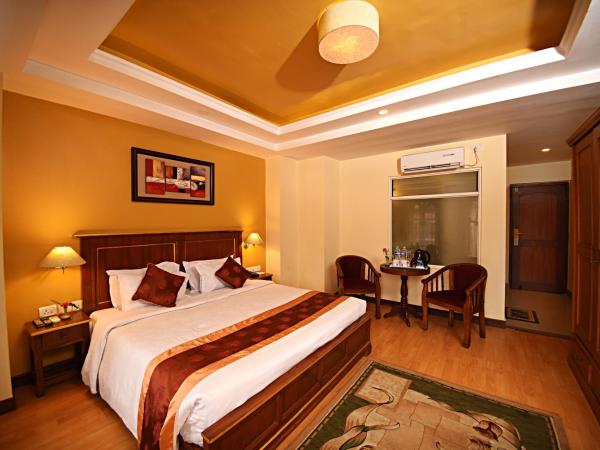 DOM Himalaya Hotel : photo 9 de la chambre deluxe double or twin room with balcony - free airport pickup