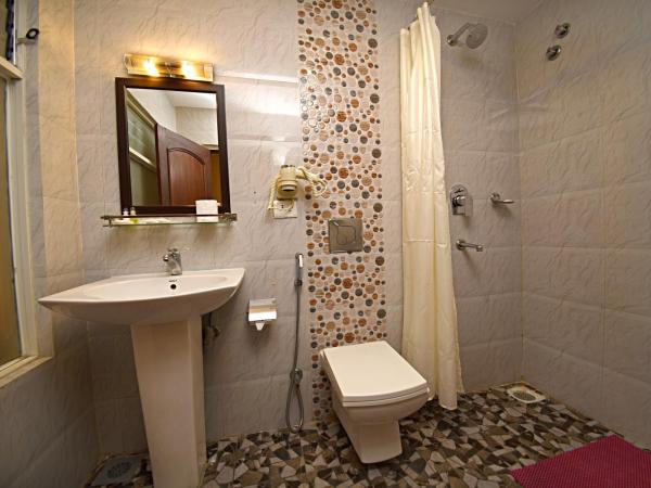 DOM Himalaya Hotel : photo 8 de la chambre deluxe double or twin room with balcony - free airport pickup