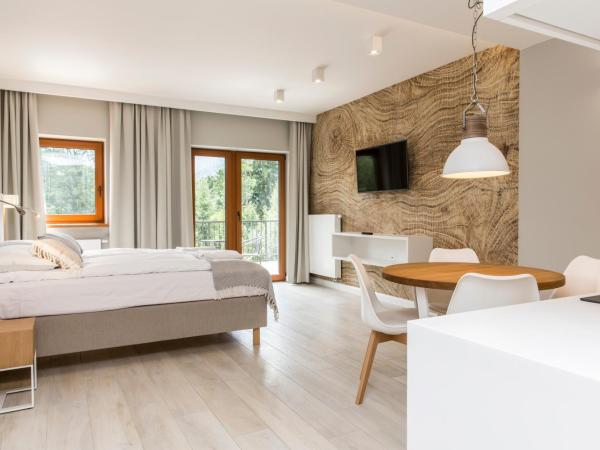 Royal Hill Residence : photo 7 de la chambre studio avec terrasse et vue sur la montagne