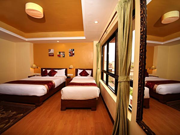 DOM Himalaya Hotel : photo 9 de la chambre chambre double ou lits jumeaux de luxe - navette depuis l'aéroport gratuite