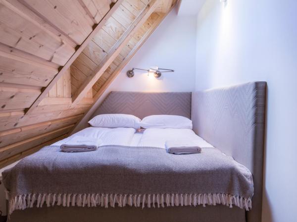 Royal Hill Residence : photo 9 de la chambre duplex apartment with mountain view (5 adults)