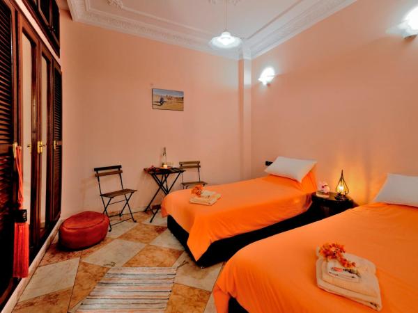 LHOSTEL à Casablanca : photo 3 de la chambre chambre double ou lits jumeaux de luxe avec salle de bains commune
