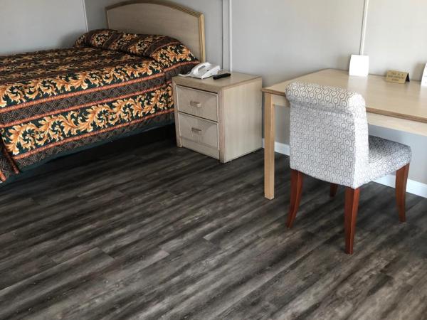 Red Carpet Inn - Louisville : photo 4 de la chambre chambre lit queen-size