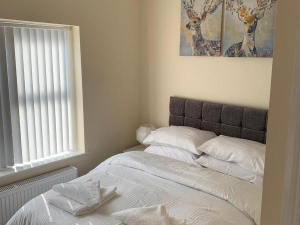 Smeaton serviced Accommodation : photo 8 de la chambre chambre double avec salle de bains privative