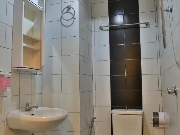 Harrys Hotel Bar & Restaurant : photo 1 de la chambre chambre double avec balcon