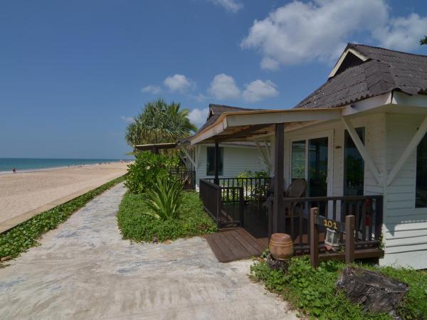 Nakara Long Beach Resort - SHA Extra Plus : photo 7 de la chambre bungalow sur la plage