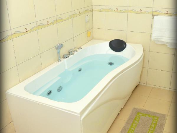 Niv Villa : photo 1 de la chambre appartement - vue sur piscine 