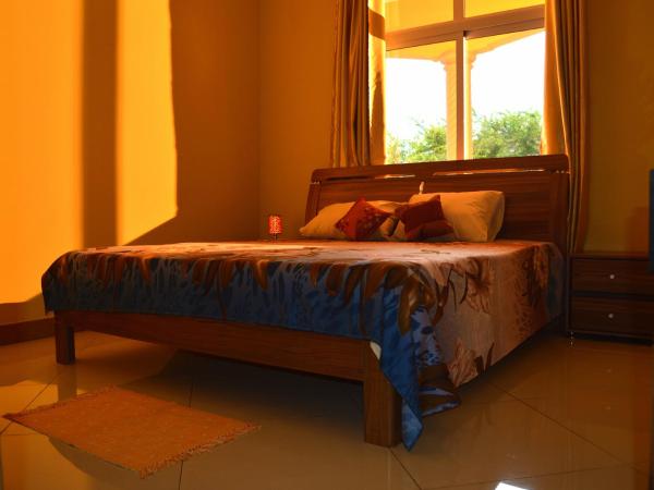 Niv Villa : photo 4 de la chambre chambre double avec baignoire spa