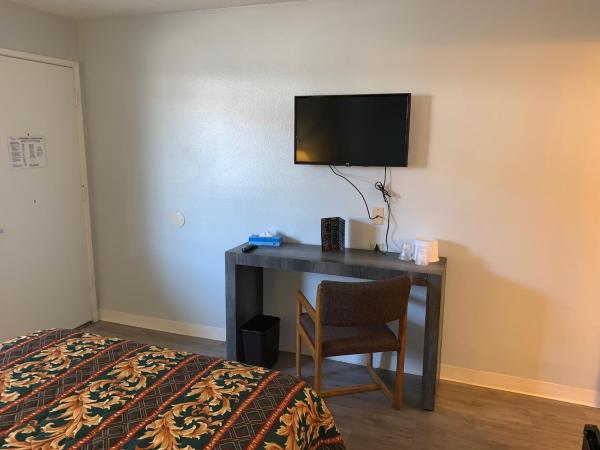 EZ 8 Motel Old Town : photo 5 de la chambre chambre lit queen-size fumeurs