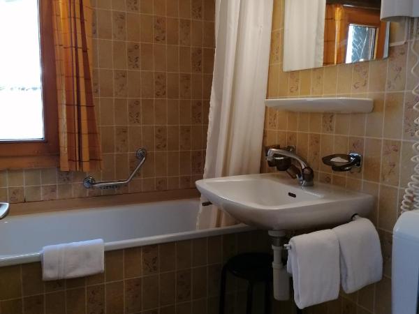 Petit Helvetia Budget Hotel : photo 3 de la chambre chambre triple