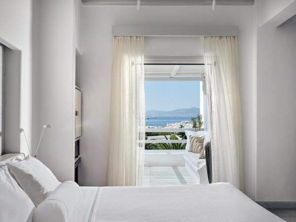 Belvedere Mykonos - Main Hotel - The Leading Hotels of the World : photo 4 de la chambre chambre double ou lits jumeaux panoramique avec terrasse bien exposée privée
