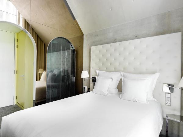 M Social Singapore : photo 6 de la chambre confortable hébergement alcôve lit queen-size