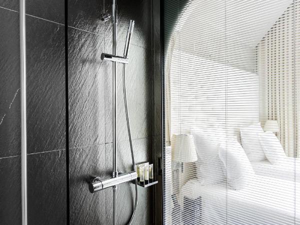 M Social Singapore : photo 3 de la chambre hébergement alcôve lits jumeaux confortable