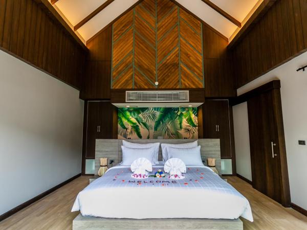 ChaoKoh Phi Phi Hotel and Resort- SHA Extra Plus : photo 2 de la chambre villa de luxe avec vue sur la piscine