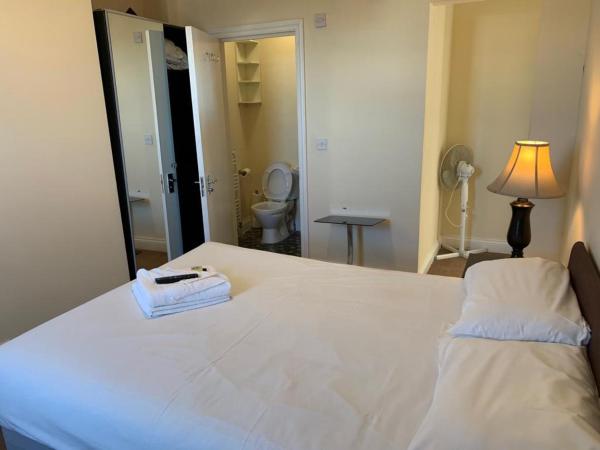 Citystay Guest House : photo 1 de la chambre chambre double avec salle de bains privative