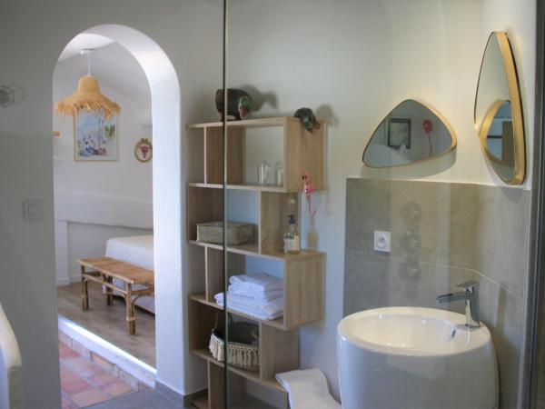 Mas Fandelou : photo 5 de la chambre chambre double avec terrasse - premier Étage