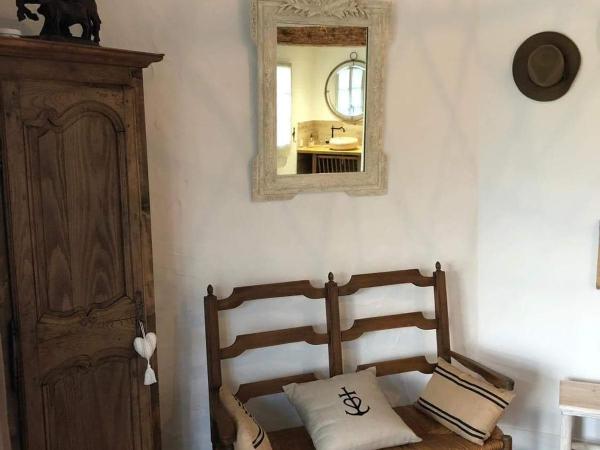 Mas Fandelou : photo 4 de la chambre chambre lit queen-size - vue sur jardin