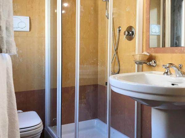 Hotel San Guido : photo 8 de la chambre chambre double ou lits jumeaux avec lit d'appoint