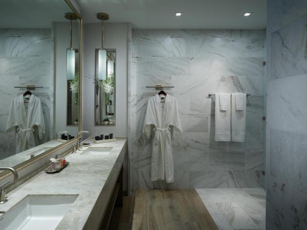 The Guitar Hotel at Seminole Hard Rock Hotel & Casino : photo 2 de la chambre chambre lit king-size - vue sur piscine