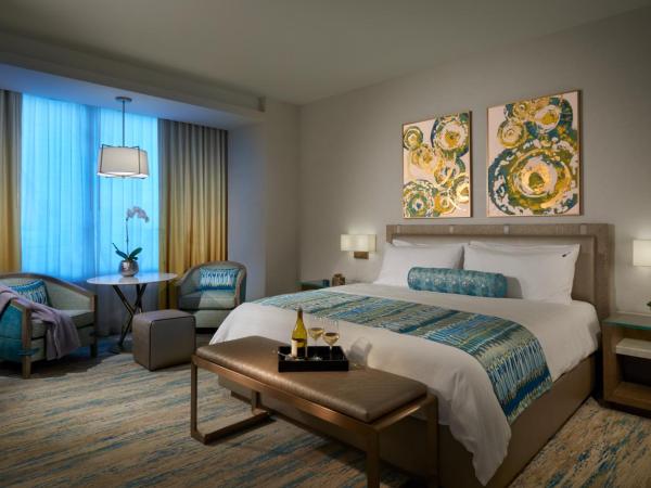 The Guitar Hotel at Seminole Hard Rock Hotel & Casino : photo 4 de la chambre chambre lit king-size - vue sur piscine