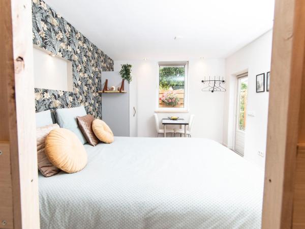 Eindhoven Inn : photo 4 de la chambre chambre double avec salle de bains privative