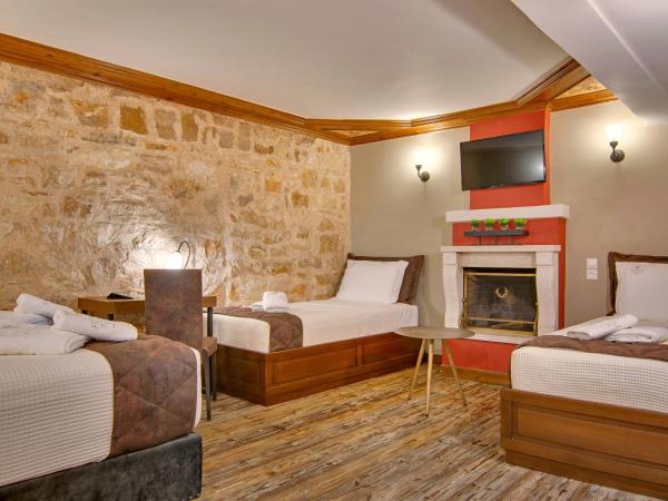 Frontzu Politia : photo 6 de la chambre chambre familiale avec cheminée