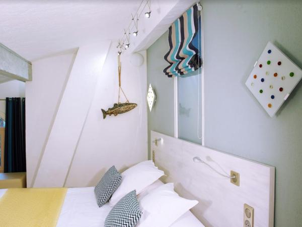 Le Mas des Citronniers : photo 1 de la chambre chambre familiale avec baignoire